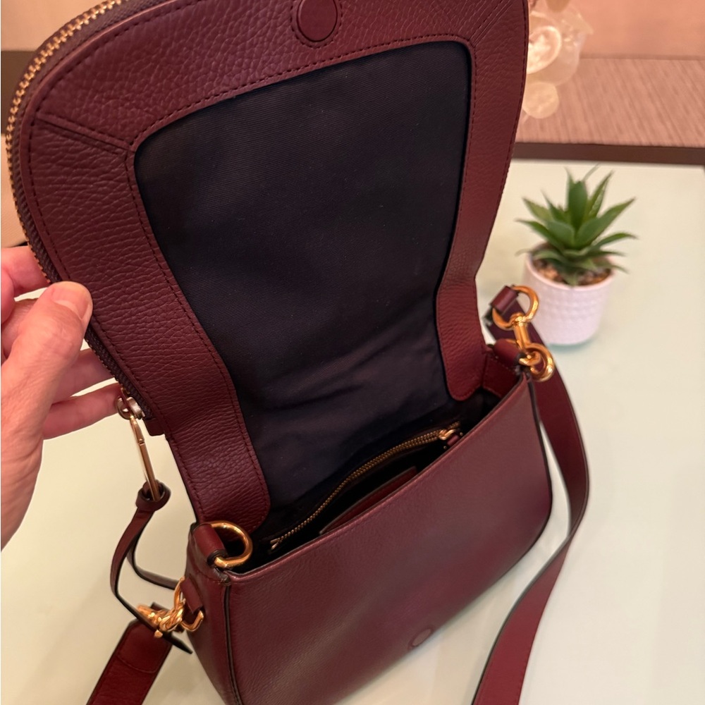 Marc Jacob’s Recruit Nomad Burgundy Leather Crossbody Bag - Picture 9 of 10